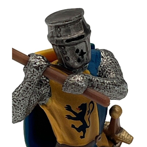 Schleich 2003 Medieval World of Knights Lionfoot Knight w/Face Mask & Weapons‎ - Picture 6 of 10